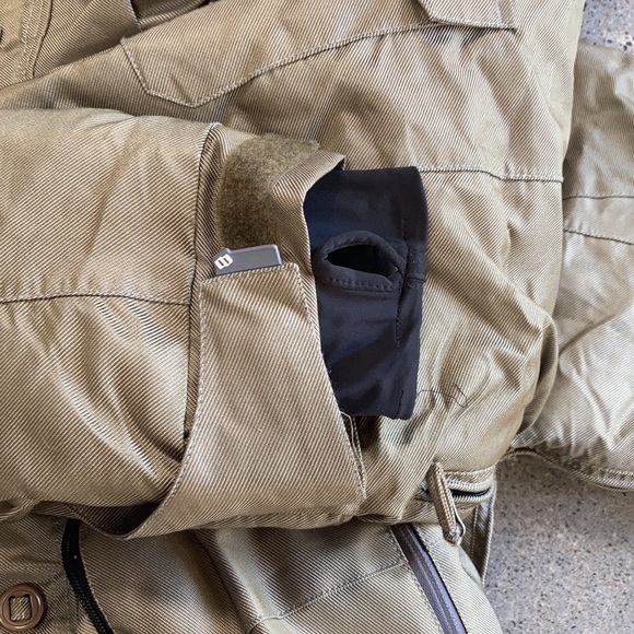 Snowboarding jacket - Picture 13 of 13